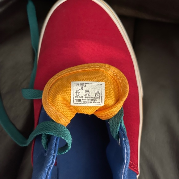 VANS - Picture 2 of 3